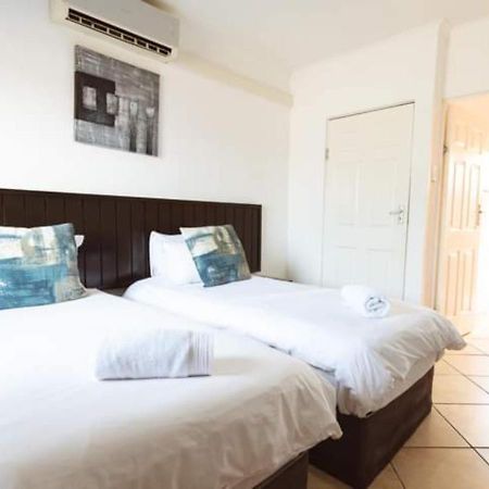 Me Casa Guest House Bluewater Bay ภายนอก รูปภาพ