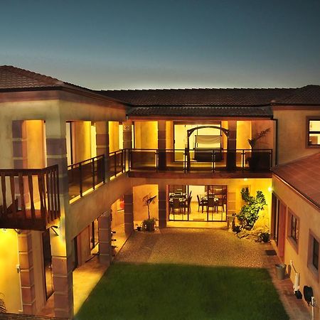 Me Casa Guest House Bluewater Bay ภายนอก รูปภาพ