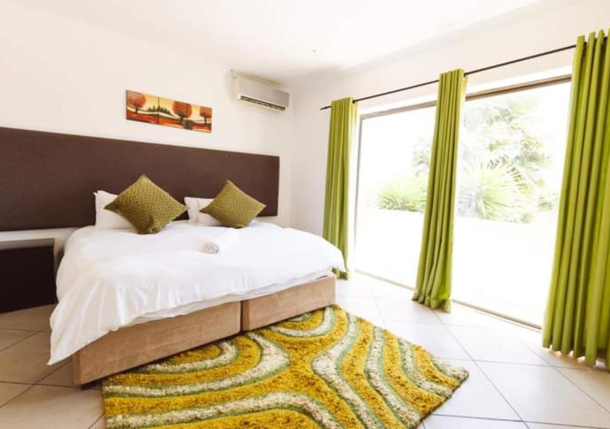 Me Casa Guest House Bluewater Bay ภายนอก รูปภาพ