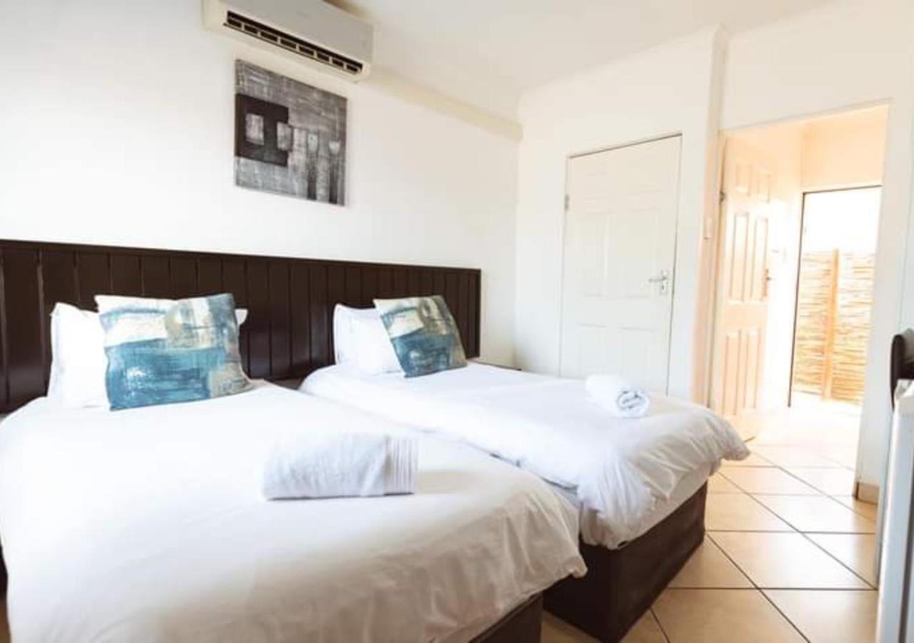 Me Casa Guest House Bluewater Bay ภายนอก รูปภาพ