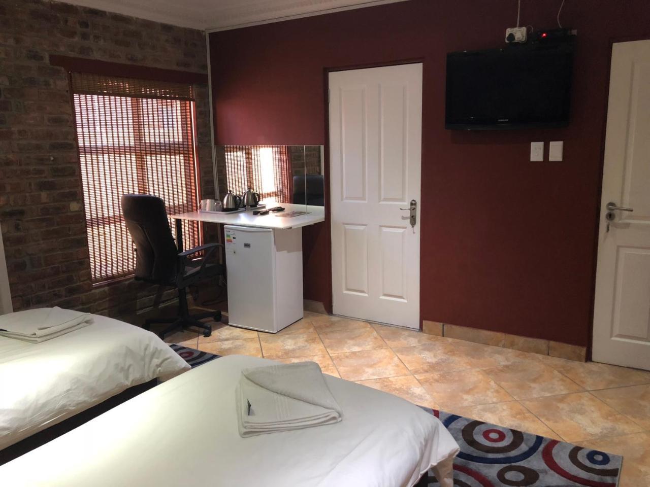 Me Casa Guest House Bluewater Bay ภายนอก รูปภาพ